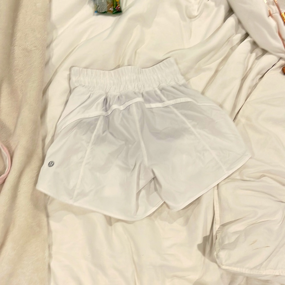 NWT Lululemon track that mid rise 5” shorts